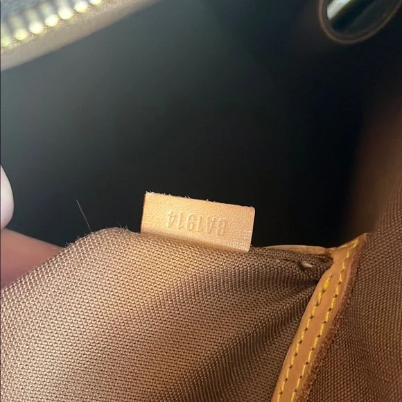 Louis Vuitton Alma Monogram - Picture 13 of 17